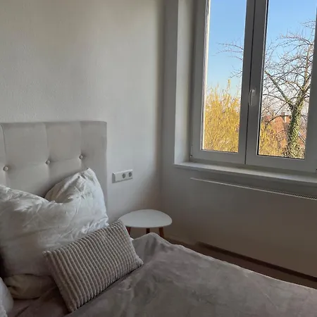 Helles In Zentraler Hoehenlage Apartamento Estugarda