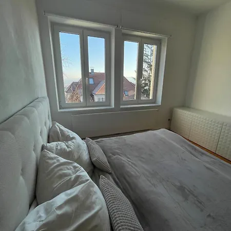 Apartamento Helles In Zentraler Hoehenlage Estugarda