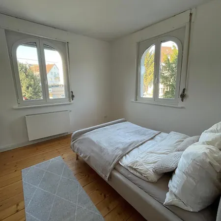Helles In Zentraler Hoehenlage Apartamento Estugarda
